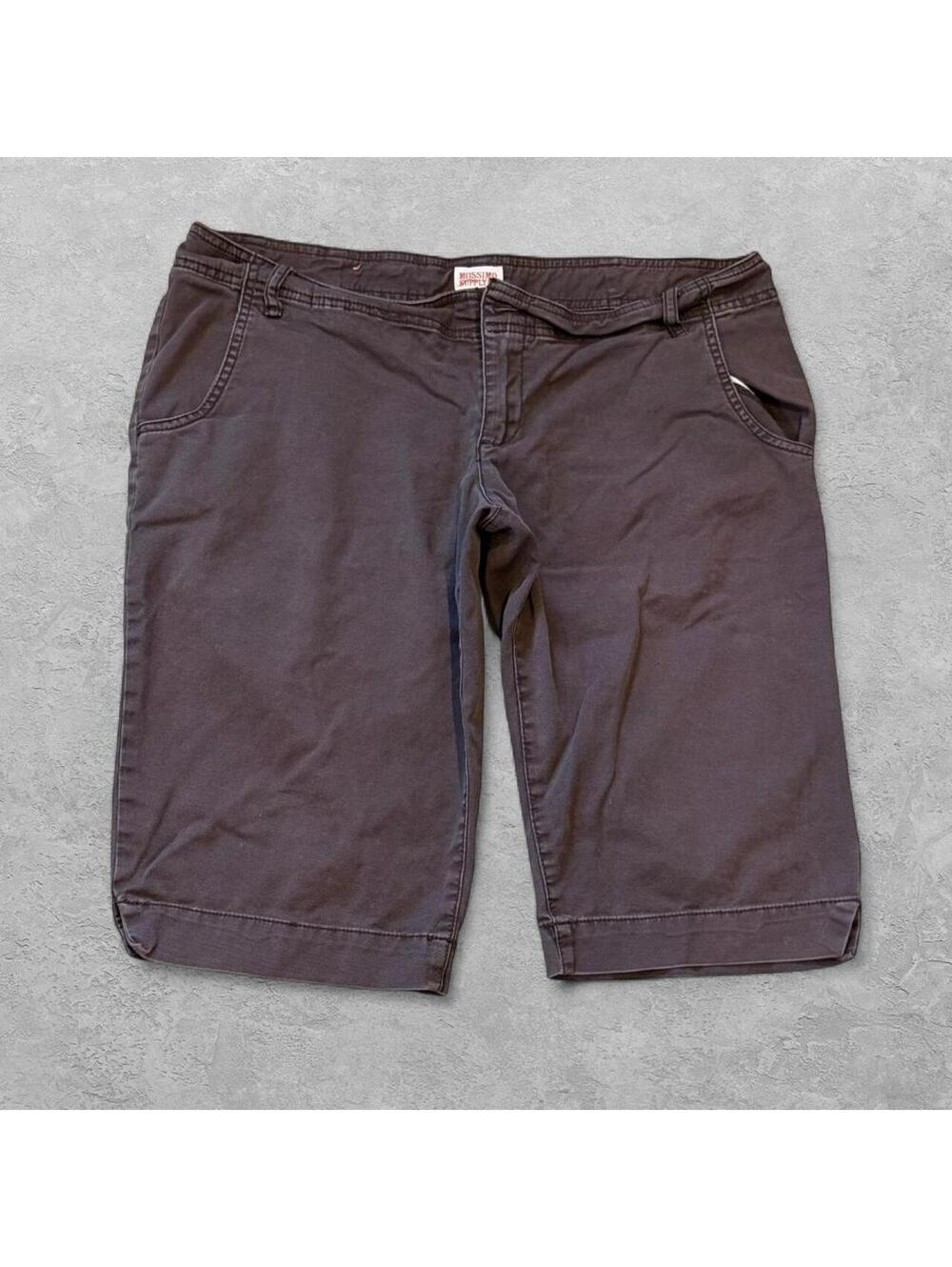 Vintage Mossimo Supply Co. Faded Brown Bermuda Shorts. Size 26